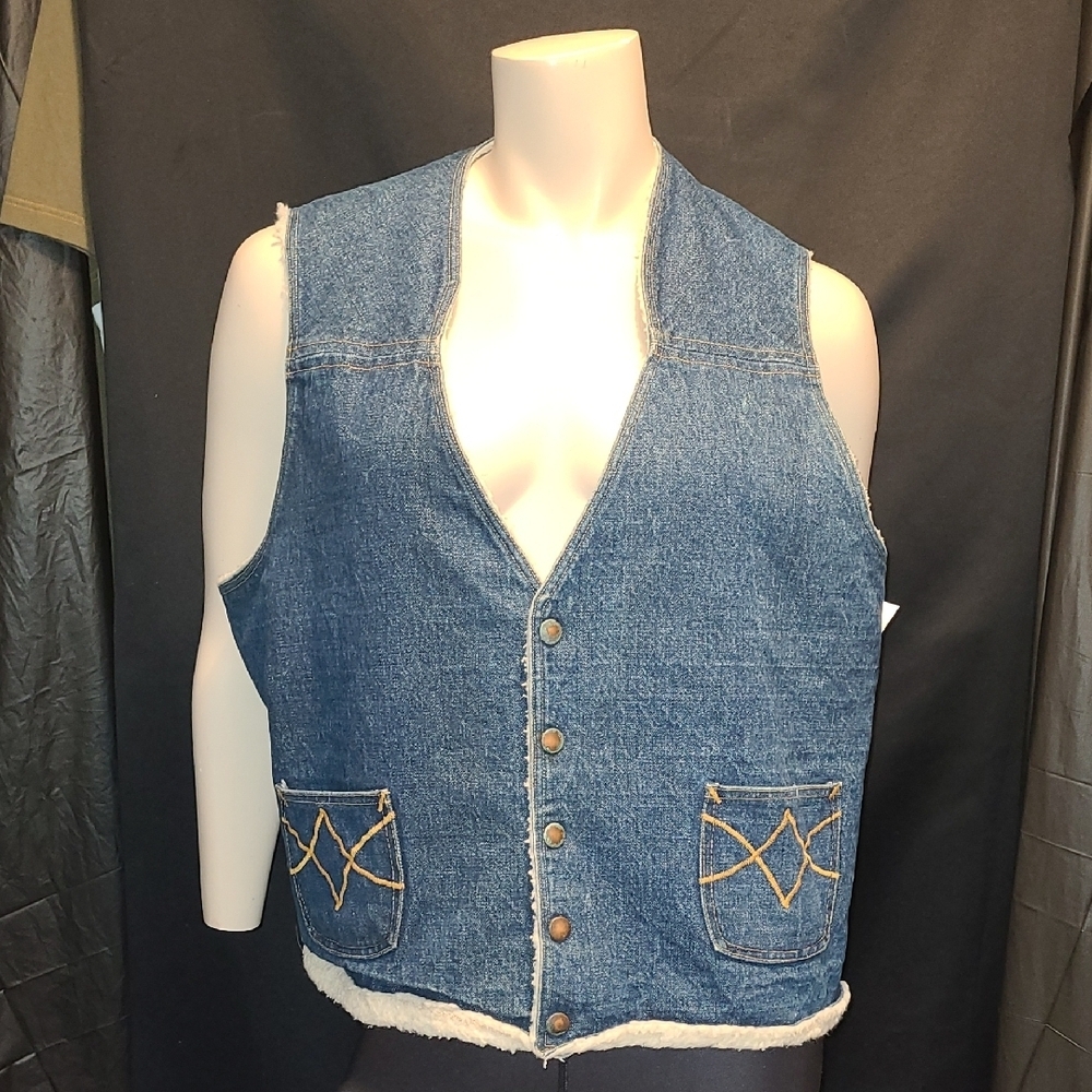 VINTAGE Men's Blue Denim Vest With Pocket Details